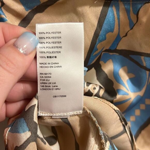 ✨Out from Under Cropped Cami Pattern Sz Small Blouse✨ - Picture 5 of 6